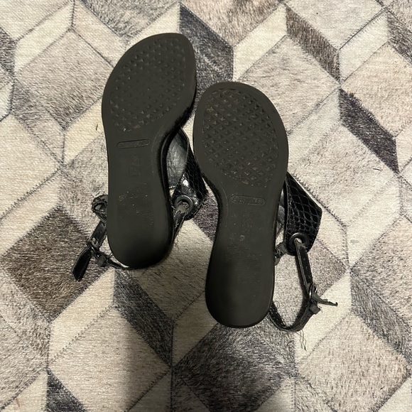 Black Dressy Sandals with straps Size 7 Comfy! - Picture 3 of 3